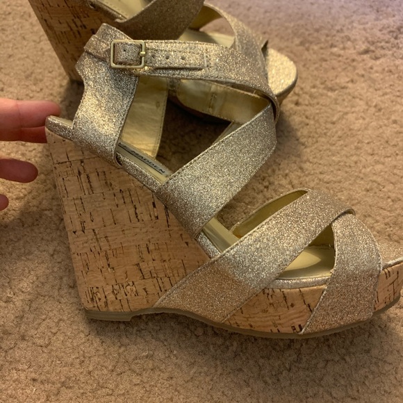Steve Madden Gold Glitter Wedge Platform Heels - Picture 4 of 12